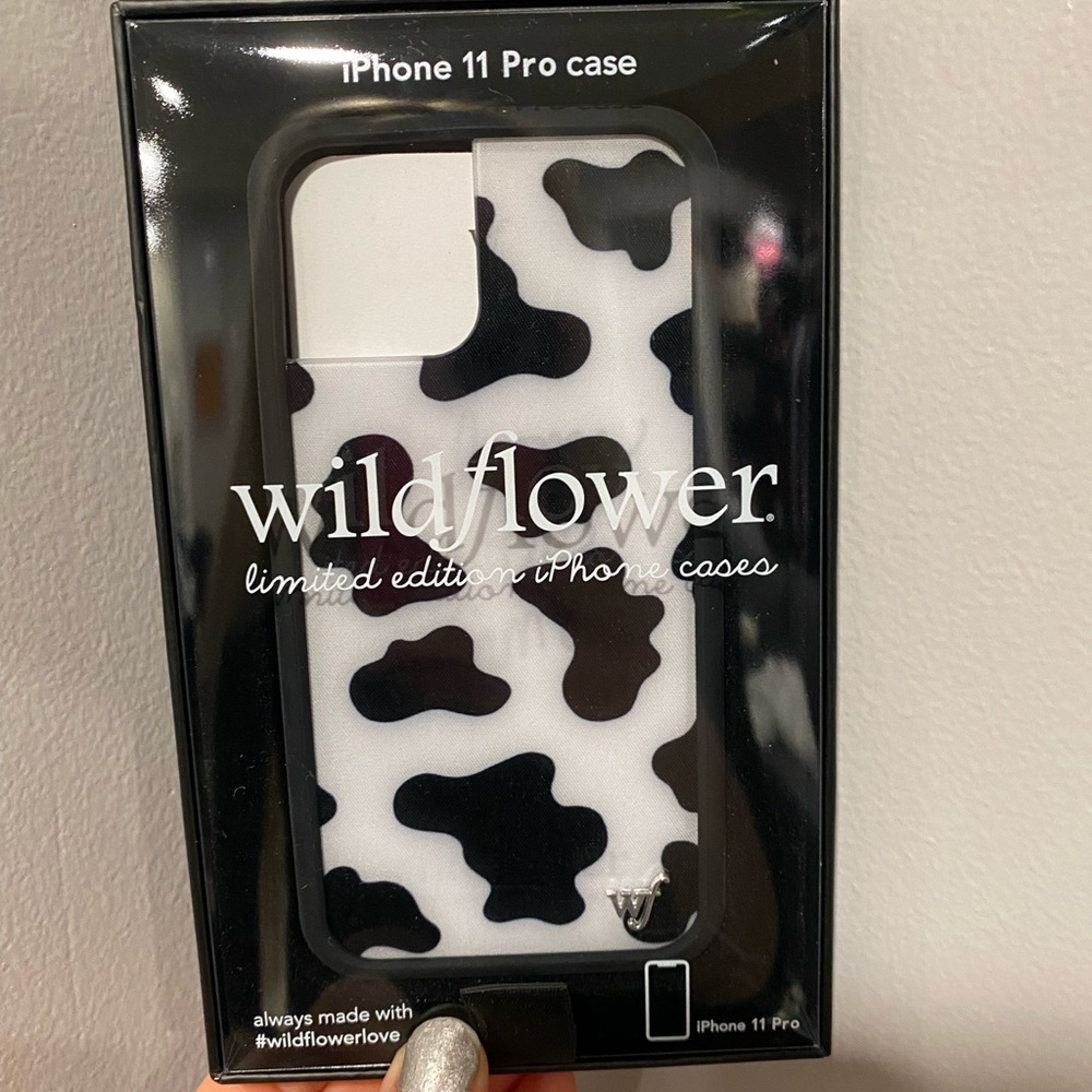 NWT Wildflower Phone Case for iPhone 11 Pro. - Picture 3 of 5